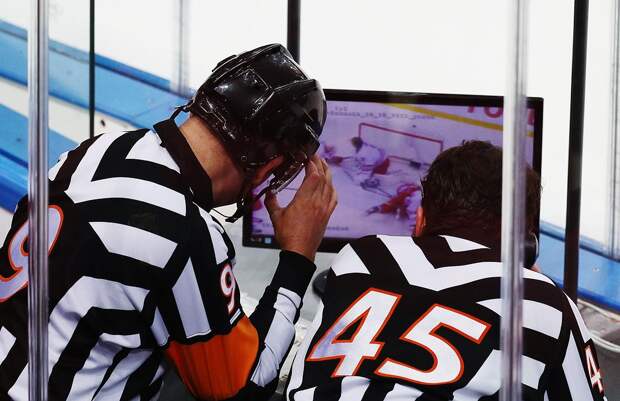 Сивов стал первым линейным арбитром, проведшим 1000 матчей в КХЛ