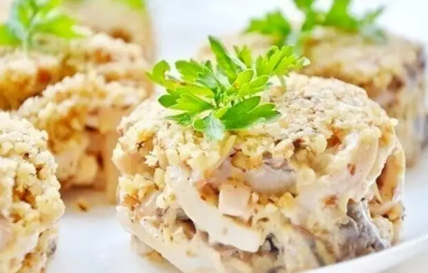 ТОП-10 простых и вкусных салатов с грибами
