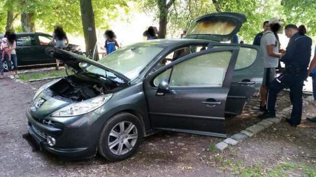 Поляк положил в своё авто неостывший мангал