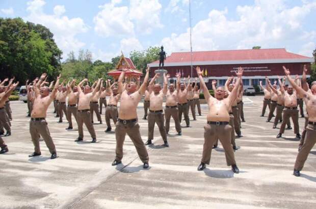 Лагерь для полицейских с лишним весом в Таиланде