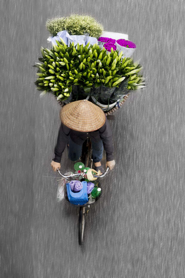 Вьетнамские уличные торговцы - воплощение гармонии