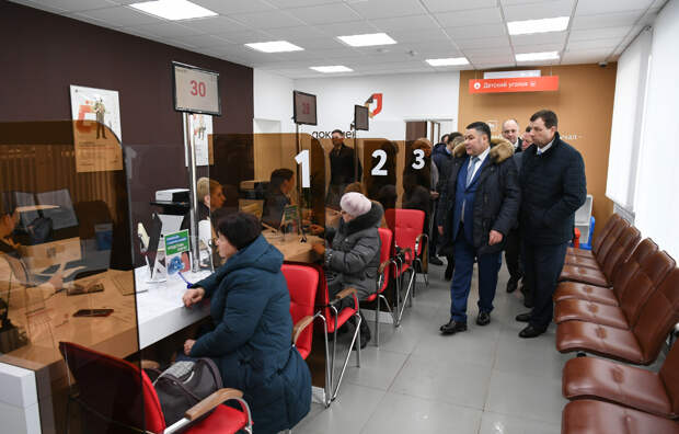 Игорь Руденя ознакомился с работой филиала МФЦ в посёлке Сонково