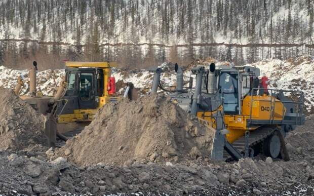 Бульдозер-богатырь из Челябинска покоряет якутскую мерзлоту
