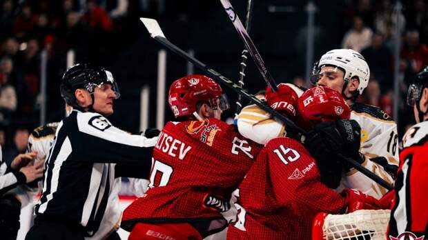 «Автомобилист» проиграл домашний матч аутсайдеру КХЛ. Фанаты кричали: «Что происходит?»