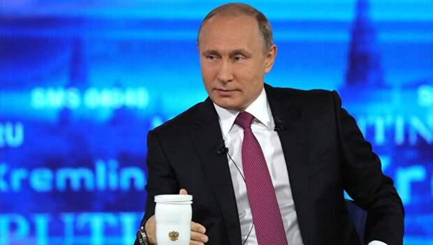 Президент РФ Владимир Путин во время ежегодной Прямой линии. 15 июня 2017 Президент РФ Владимир Путин во время ежегодной Прямой линии. 15 июня 2017