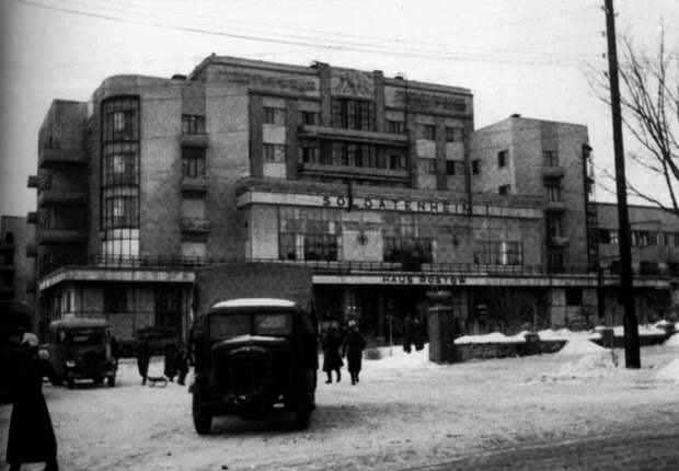 А ты, Святик, мог бы лечь с гранатой под танк? А ты, Святик, мог бы лечь с гранатой под танк?