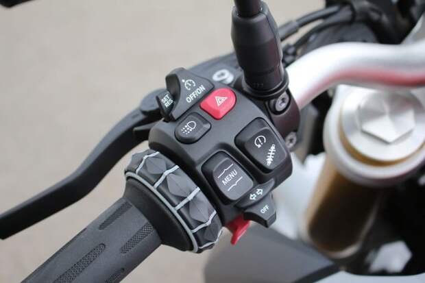 BMW F 900 R тест