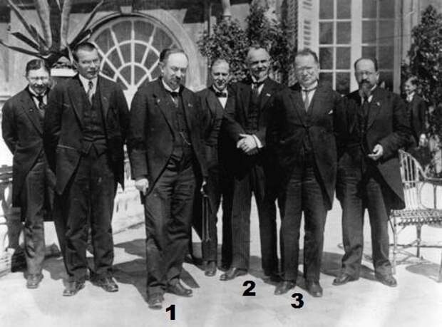 Советская делегация на Генуэзской международной конференции, апрель 1922 г. 1 - Георгий Чичерин, 2 - Леонид Красин, 3 - Максим Литвинов