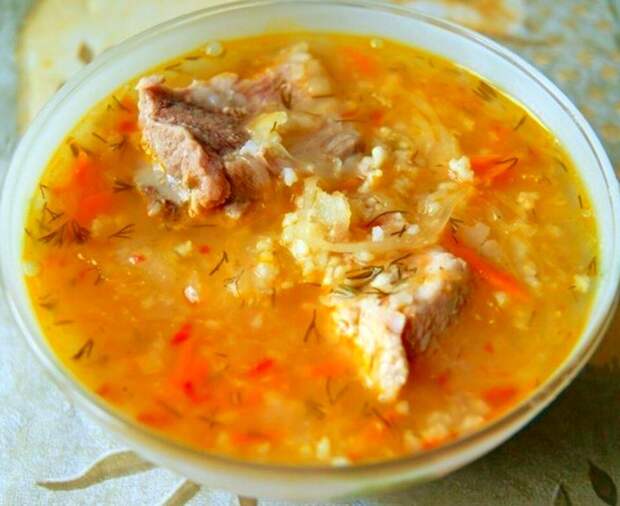 Капустняк с пшеном и свиными ребрышками.