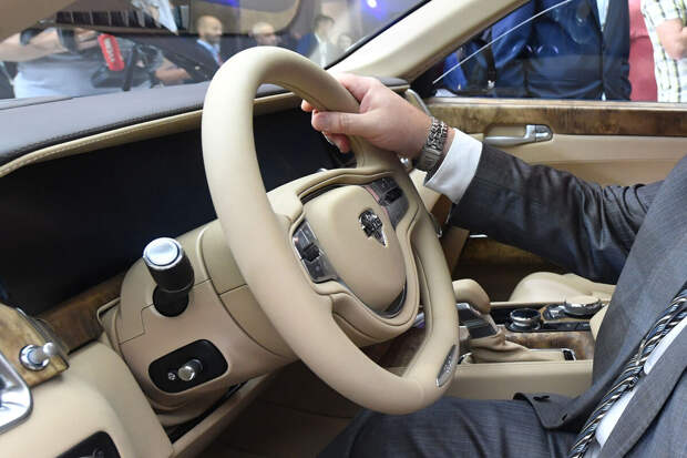 ТАСС: премьер Вьетнама Фам Минь Чинь передвигается по Москве на автомобиле Aurus