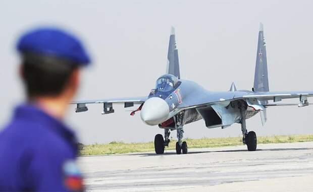 На фото: истребитель СУ-35