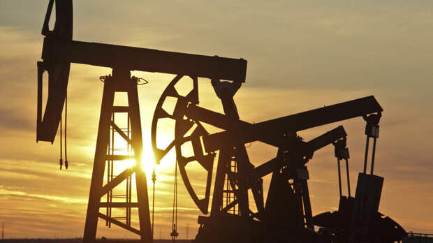 Цены на нефть упали почти на 9% после заявлений об Ормузском проливе