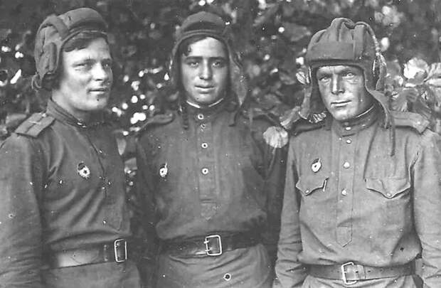 Деген в центре.png