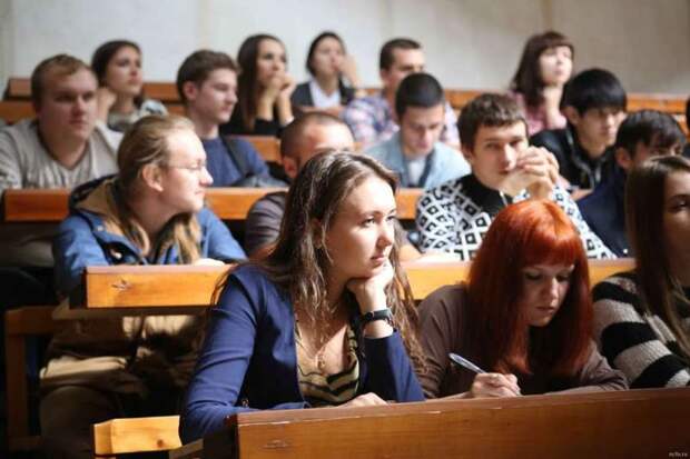 Кому мешают профессора и вузы? Риски «оптимизации» образования для российского государства