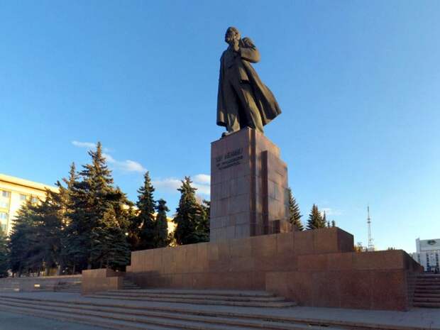 Памятник Ленину на площади Революции, Челябинск