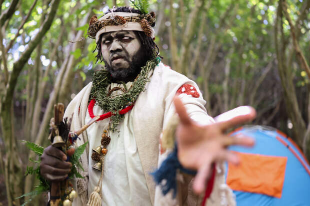 Самопровозглашенного правителя африканского королевства депортировали из Шотландии