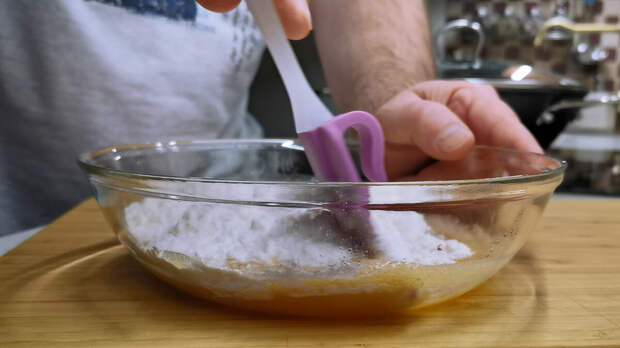 Тарелки вымакиваем насухо и съедаем до последлней капли. Мясной суп с домашней лапшой по-восточному, очень вкусно и совсем несложно