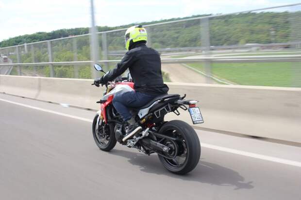 BMW F 900 R тест