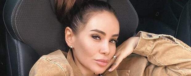 Айза призналась, что рассказала старшему сыну про публикацию интимных фотографий