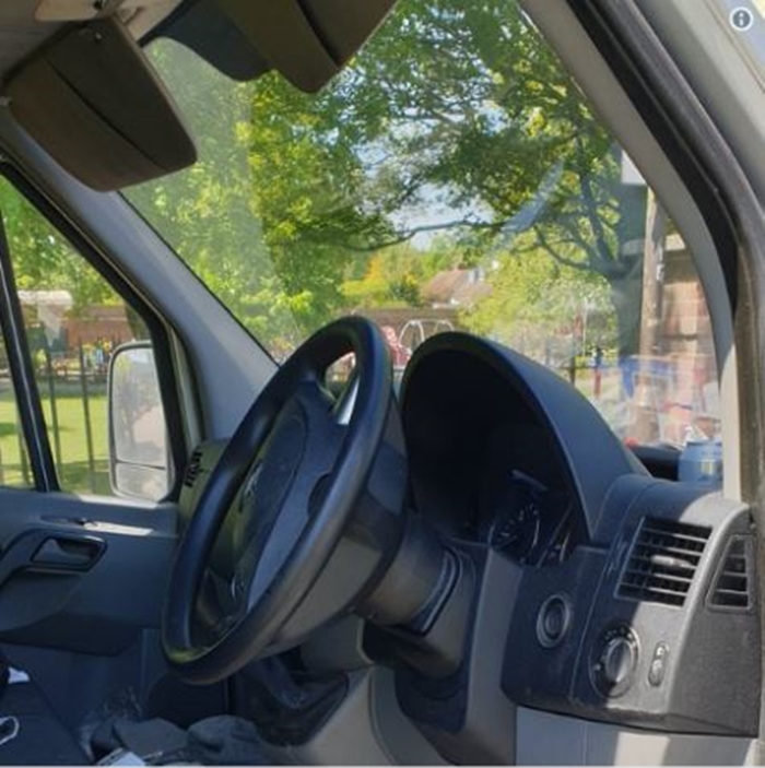 Полицейские остановили настолько грязный автомобиль, что водитель был оштрафован (фото)