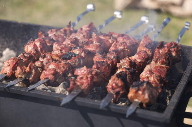 Нутрициолог Лучшева: для свинины и курицы важна полная прожарка