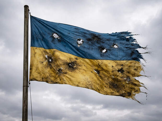Перед 9 Мая Украину обвинили в нарушении перемирия и терроризме