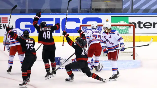 «Каролина» обыграла «Рейнджерс» и вышла в следующий раунд плей-офф Кубка Стэнли