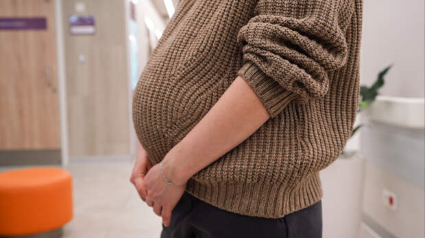 Без каблуков и лишних рисков: как беременным безопасно встретить Новый год