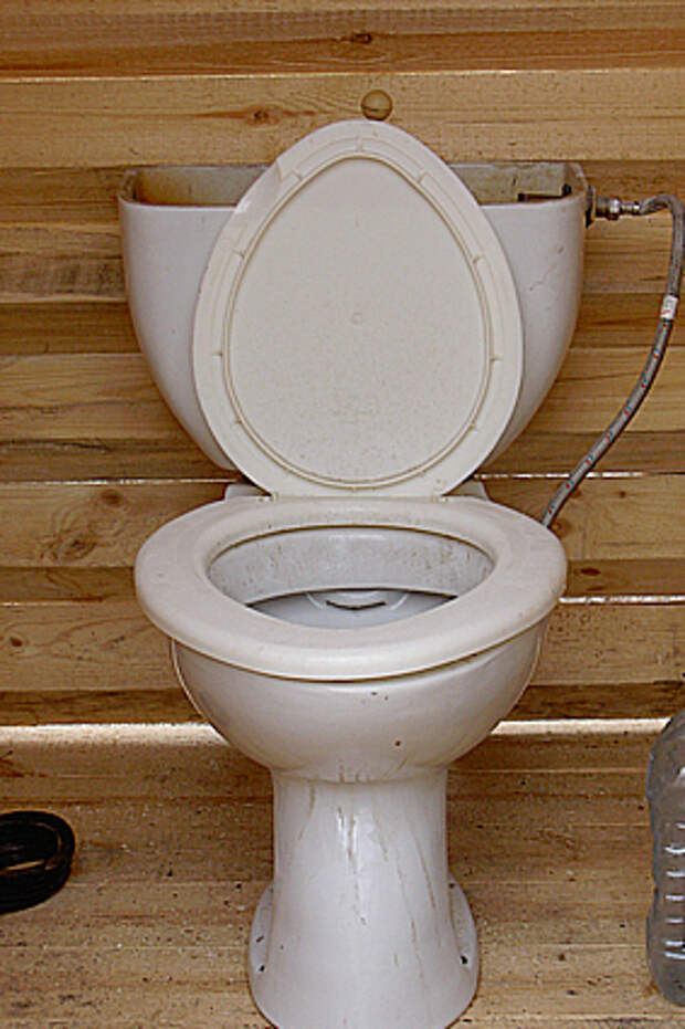 деревянный туалет