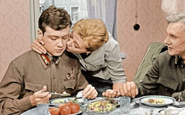 «Не стреляет!»: как 20-летний актёр горел заживо на съёмках «Офицеров», а потом 10 лет не общался с сыном