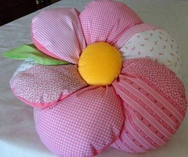 Идеи. Подушки в форме цветка