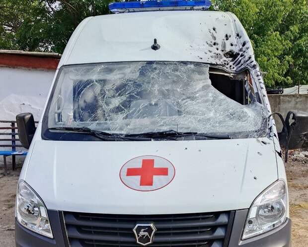 ВСУ атаковали вторую за день машину скорой в прифронтовом регионе (ФОТО)