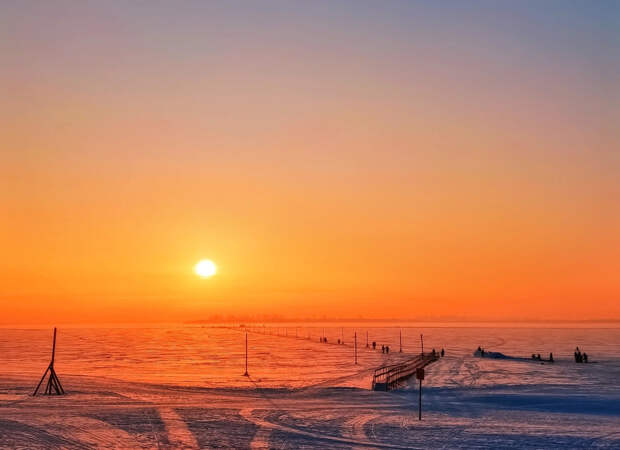 На Солнце образовалась новая корональная дыра в миллион километров