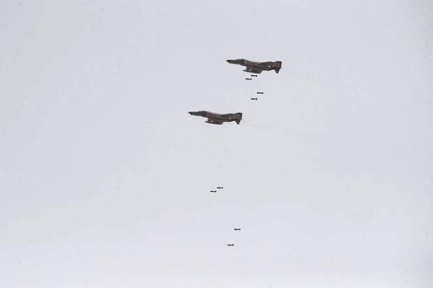 Стало известно о сбросе иранским F-5 бомб на базу США в Кувейте