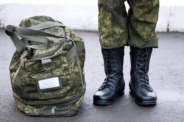 Картаполов предложил работающим за рубежом вернуться для службы в армии