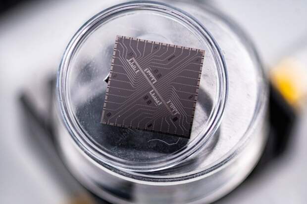 «Росатом» и МИСИС представили прорывной квантовый компьютер на новой архитектуре