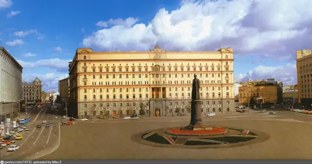 Памятник Дзержинскому – вернуть на Лубянку! Что думают в Москве?
