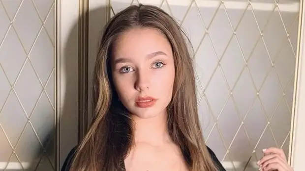 «Просто блестяще»: дочь Началовой вышла на сцену в новом образе