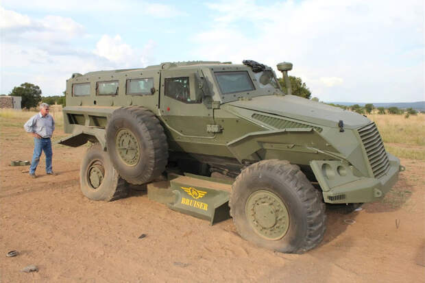Южноафриканская компания Bruisertech провела испытания на взрывоустойчивость своего защищенного армейского вездехода Bruiser 112