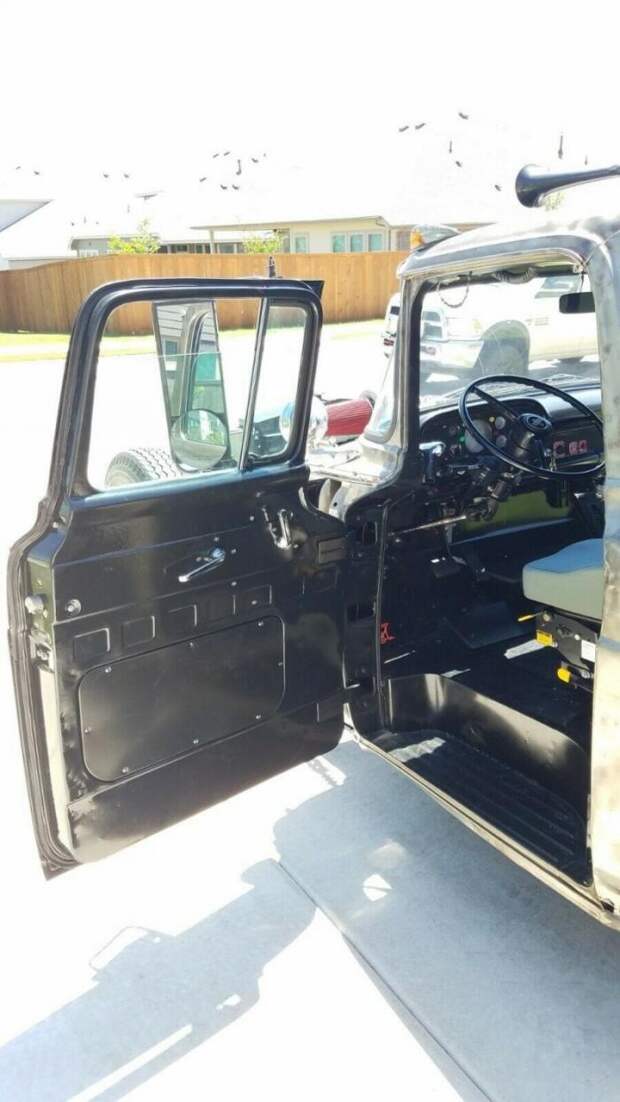 Необычный хот-род на базе 60-летнего Ford F-600