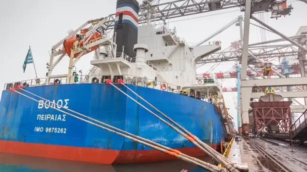 На Украину прибыло судно с углём из США