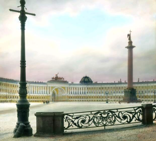 Санкт-Петербург. Общий вид Дворцовой площади