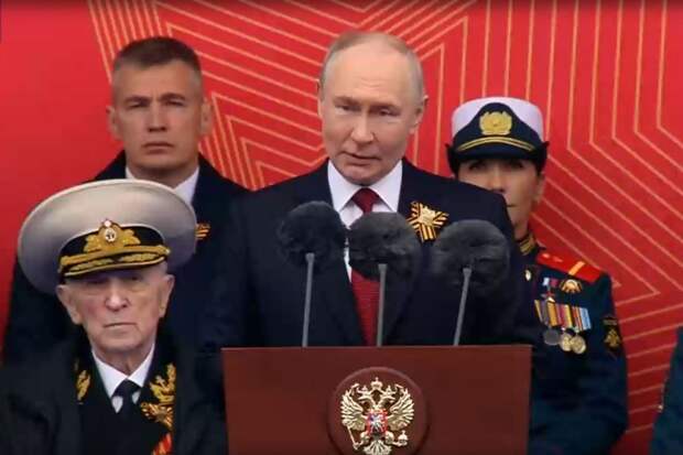 Путин выступил на параде Победы в Москве