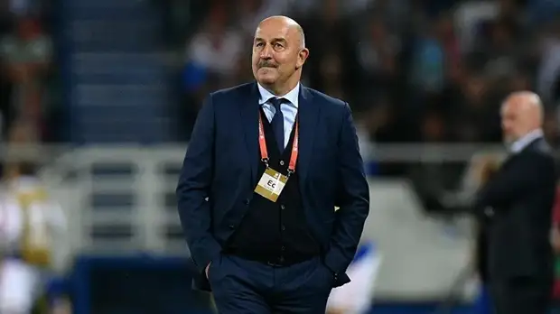 Черчесов призвал не поднимать вопрос о возможном совмещении работы в сборной и клубе