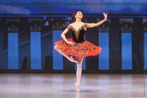 Балерина Анна Жарова засудила Красноярский оперный театр в Новосибирске