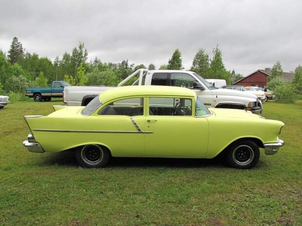 Это не знаю что.Думаю, что Chevrolet Belair встреча, олдтаймер