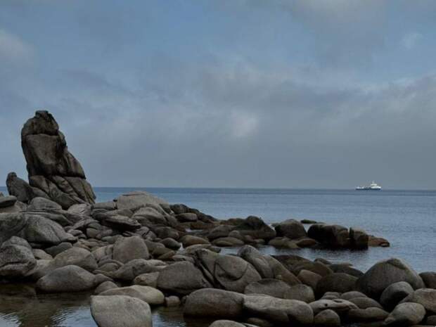 Красивая бухта в Приморье пострадала от бездумных заездов мотоциклистов