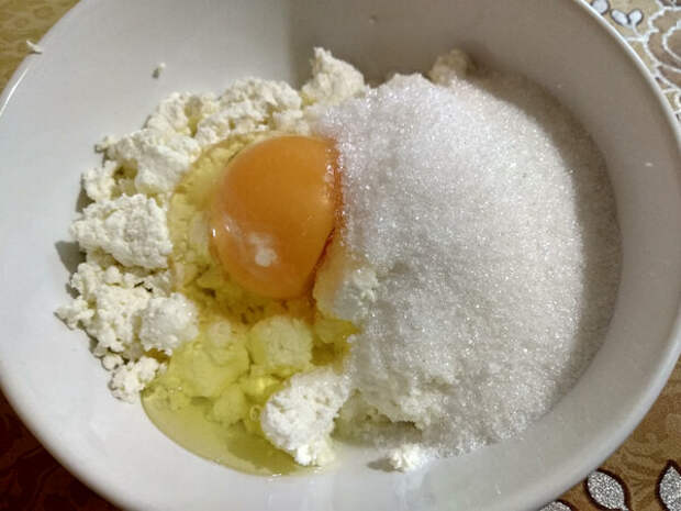 По мимо творога можно использовать адыгейский сыр, получается тоже вкусно.