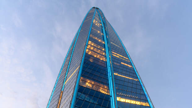 На высоте 462 метров: альпинисты проверили систему обогрева небоскреба «Лахта Центра»