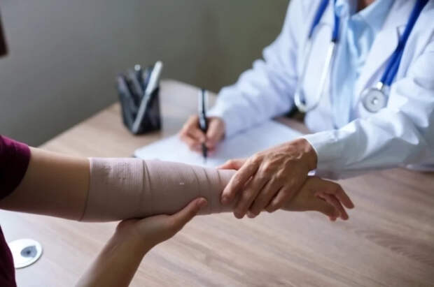 Дефицит кальция может привести к хрупкости костей.